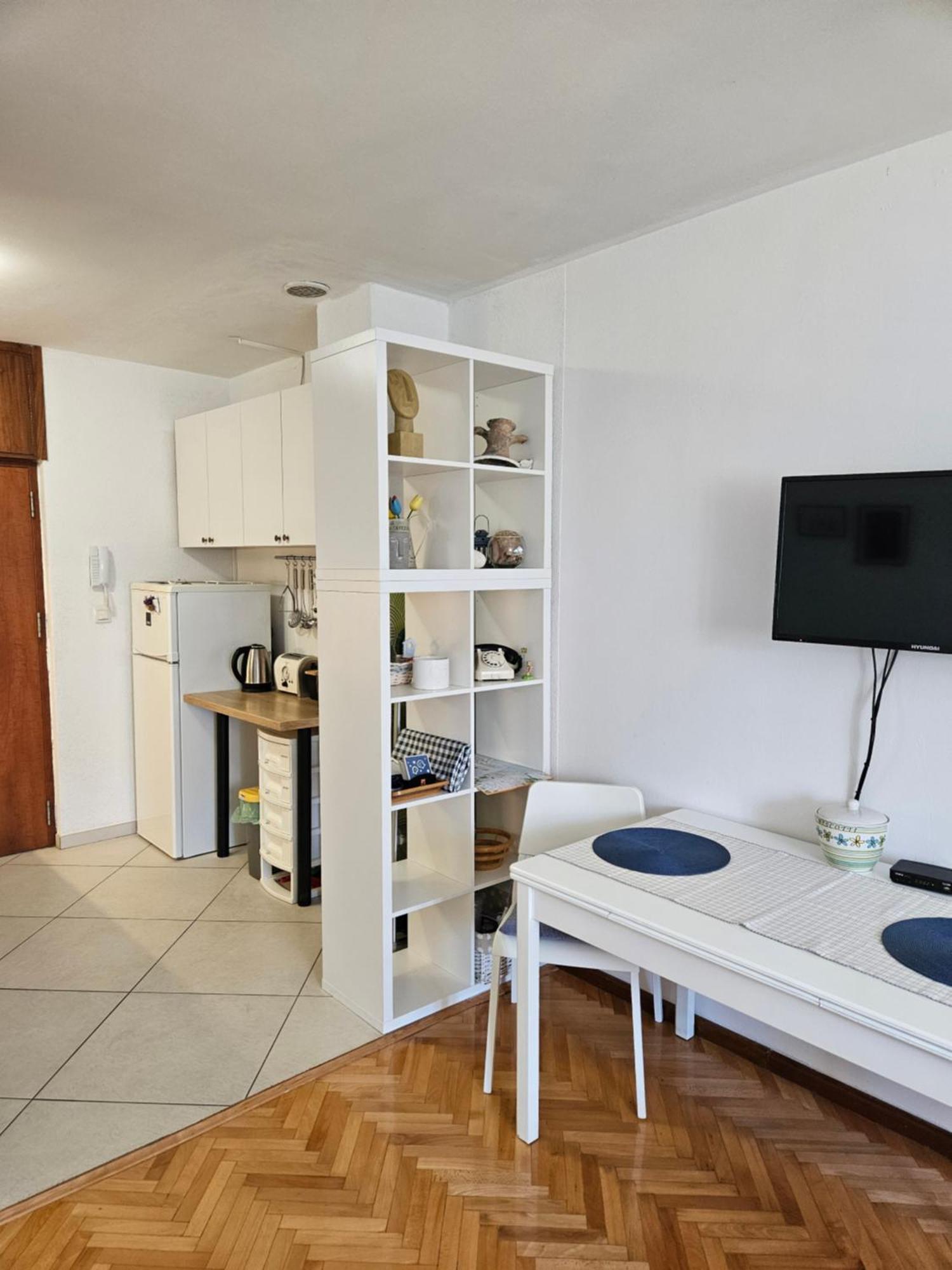 Beautiful Cozy Apartment Jug In Nice Neighbourhood. سبليت المظهر الخارجي الصورة