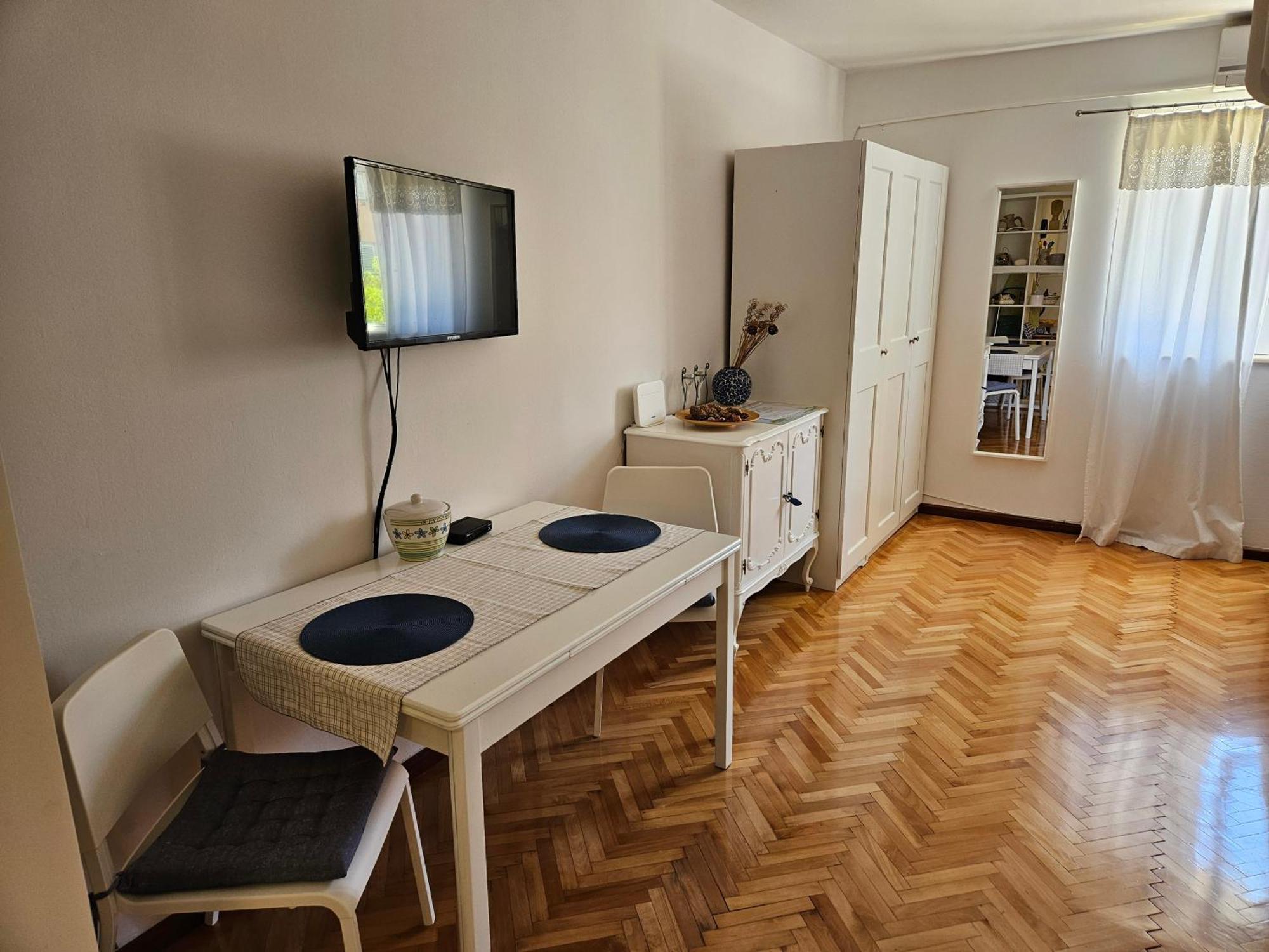 Beautiful Cozy Apartment Jug In Nice Neighbourhood. سبليت المظهر الخارجي الصورة